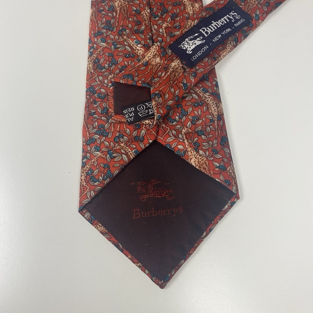 Vintage Burberry's Of‎ London Red Silk Tie "Giraffes"  W 3.75" L 60" - Picture 3 of 5